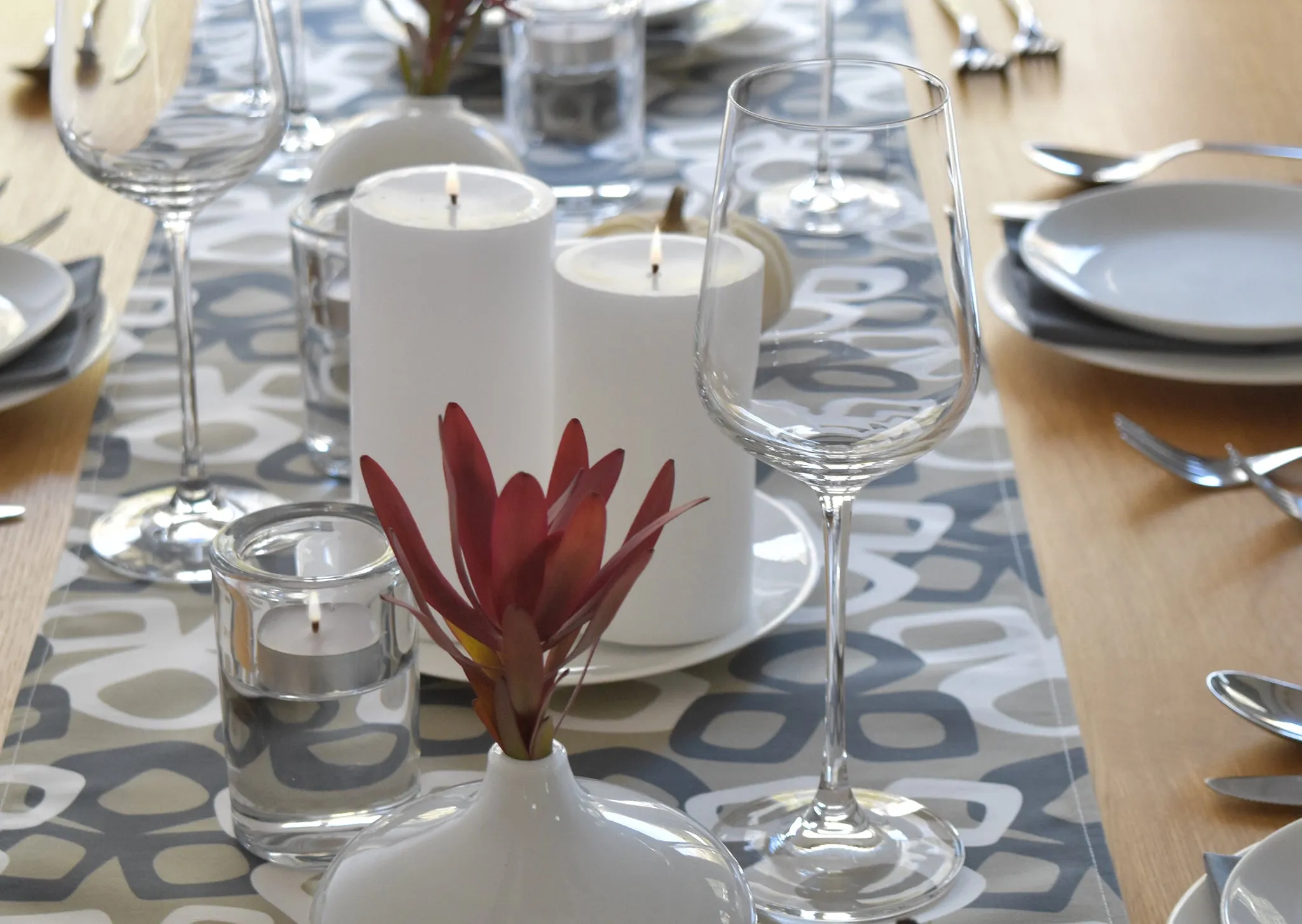 Bow Linen Cotton Table Runner (14x90) – Ink
